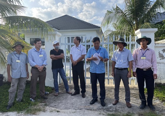 Phu Quoc coercively demolishes two out of 79 illegally-built villas  ảnh 1