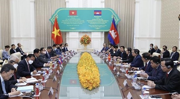 PMs affirms resolve to further enhance Vietnam - Cambodia relations ảnh 2