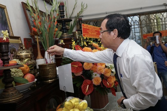 HCMC Party Committee Secretary visits senior teachers ảnh 1