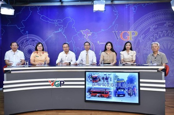 Seminar seeks measures to solve unregistered coaches, unlicensed bus stations ảnh 1