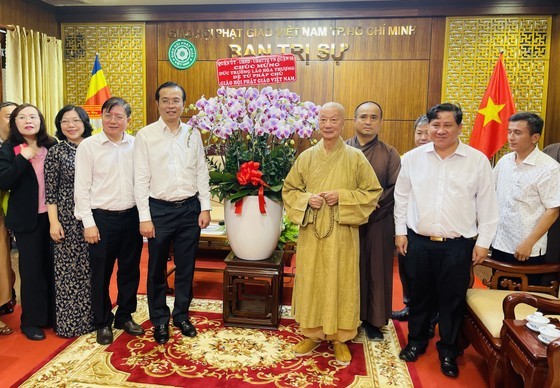 HCMC Party Chief congratulates Supreme Patriarch of VBS's Patronage Council ảnh 4