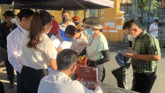 Trial on Alibaba Company’s scam, money laundering begins ảnh 4