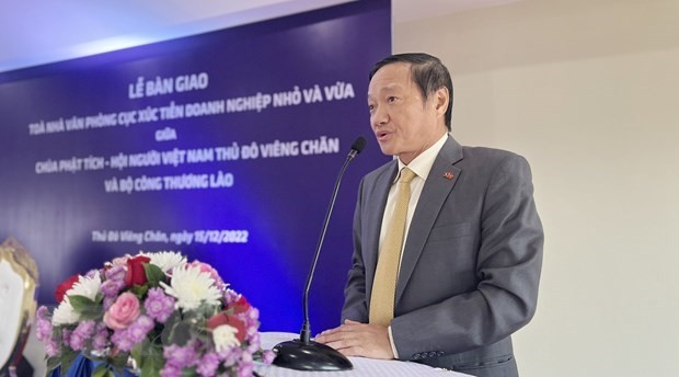 Vietnamese Assoc. in Vientiane funds new building of Lao Dept. of SME Promotion ảnh 1