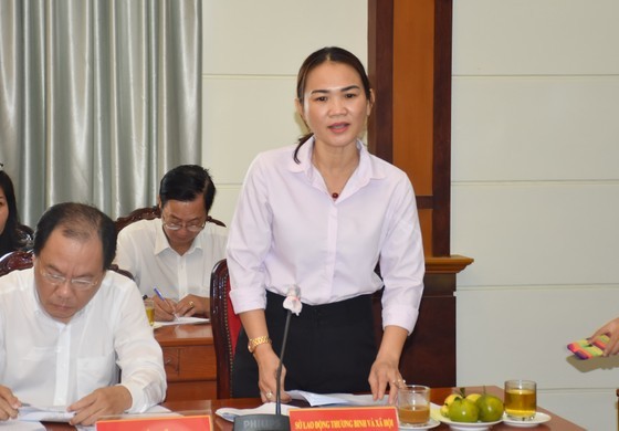 Ms. Huynh Le Nhu Trang, Deputy Director of the HCMC Department of Labor, Invalids, and Social Affairs, speaks at the meeting. (Photo: SGGP)