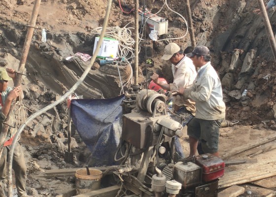 Rescuers have not been able to approach the boy. (Photo: SGGP)