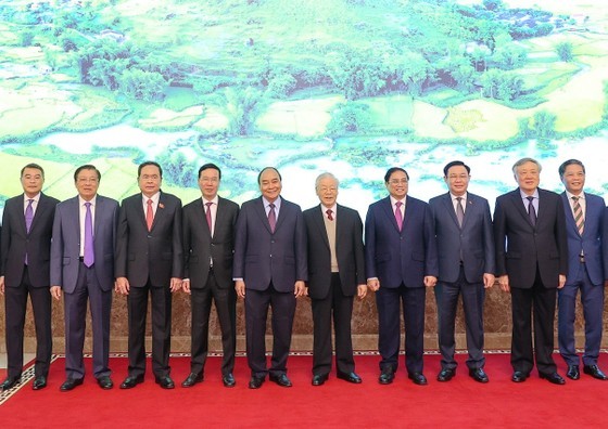Party General Secretary Nguyen Phu Trong and leaders participate in a teleconference on January 3. (Photo: SGGP)
