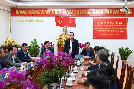 The delegation visits the Provincial Party Committee - People's Council - People's Committee - Vietnam Fatherland Front Committee of Lam Dong Province and Duc Trong District. (Photo: SGGP)