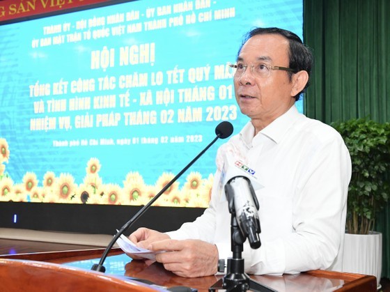 Mr. Nguyen Van Nen speaks at the meeting. (Photo: SGGP)