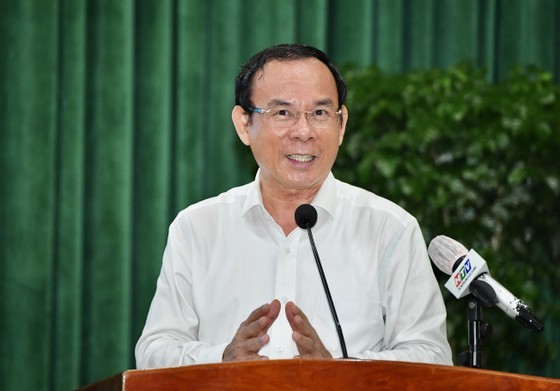 Mr. Nguyen Van Nen speaks at the meeting. (Photo: SGGP)