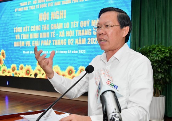 Mr. Phan Van Mai speaks at the meeting. (Photo: SGGP)