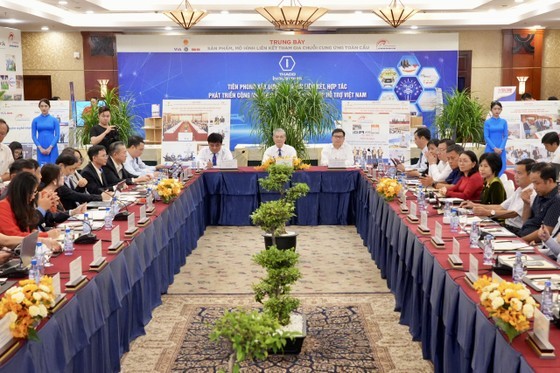 Mr. Ngo Minh Chau, Vice Chairman of the HCMC People's Committee, chairs the seminar. (Photo: SGGP)