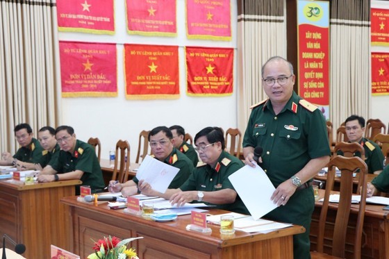 Brigadier General Du Truong Giang speaks at the meeting. (Photo: SGGP)