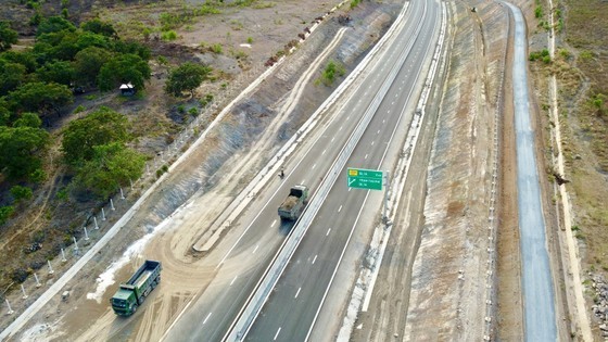 Completing the access road to the expressway