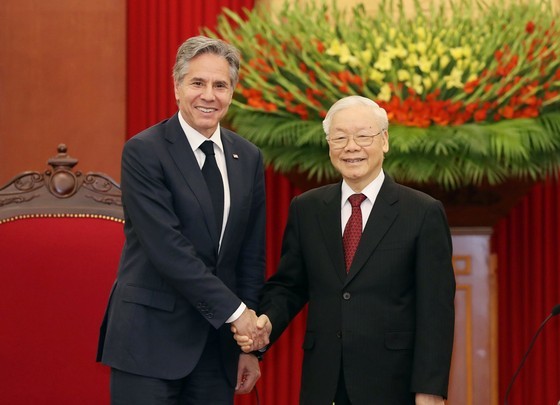 Mr. Nguyen Phu Trong (R), General Secretary of the Communist Party of Vietnam, receives US Secretary of State Antony Blinken on April 15. (Photo: SGGP) Mr. Nguyen Phu Trong (R), General Secretary of the Communist Party of Vietnam, receives US Secretary of State Antony Blinken on April 15. (Photo: SGGP)