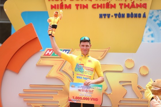Petr Rikunov continues to wear the Yellow Jersey after 14 stages. (Photo: SGGP)