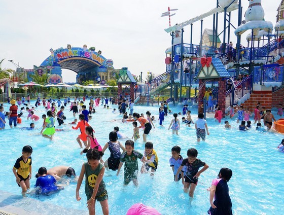 Miracle Bay in the Son Tien Ecotourism Area draws more than 1,000 visitors.