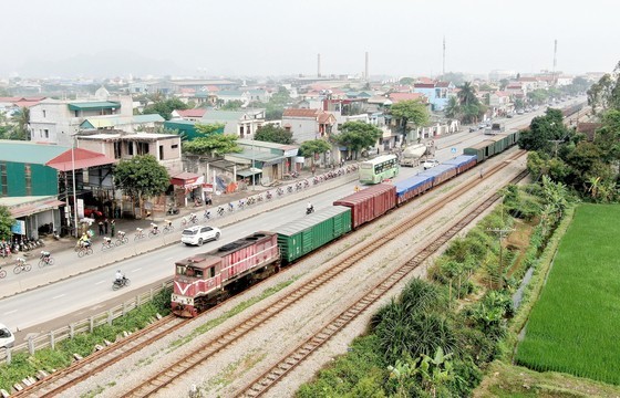 The North-South cargo train passes through Ninh Binh Province.