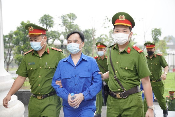 Do Thanh Nhan, former Chairman of Louis Holdings JSC, was sentenced to five years and six months in prison for manipulating the stock market.