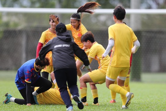 A training session of Vietnamese female football players