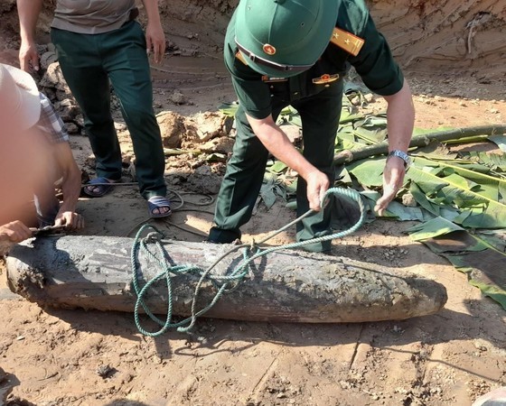 The authorities take necessary measures to transport the bomb to the designated gathering point for safe detonation. The authorities take necessary measures to transport the bomb to the designated gathering point for safe detonation.