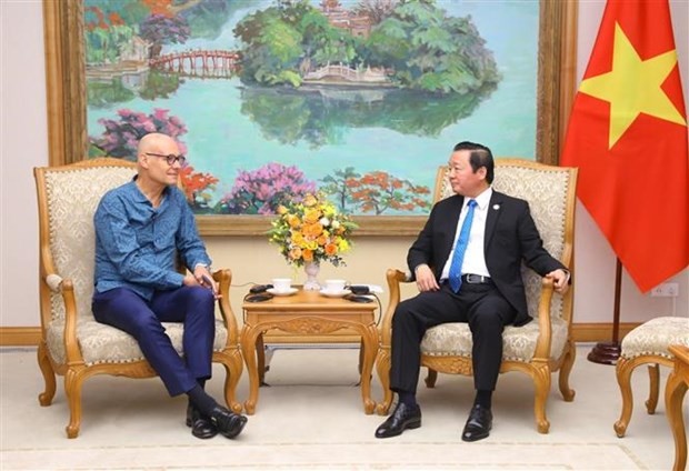 Deputy PM Tran Hong Ha (R) and Dutch Ambassador to Vietnam Kees van Baar (Photo: VNA)