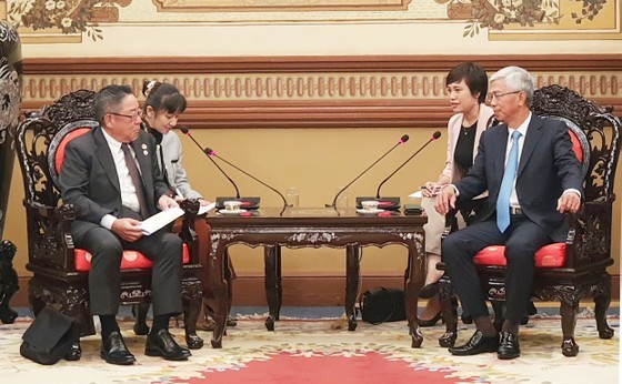 Vice Chairman of Ho Chi Minh City People's Committee Vo Van Hoan receives JCCH Chairman Mizushima Kozo. Vice Chairman of Ho Chi Minh City People's Committee Vo Van Hoan receives JCCH Chairman Mizushima Kozo.
