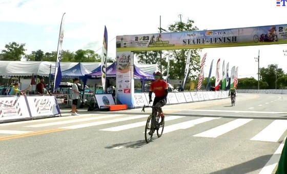 Thach Thi Ngoc Thao has further honored the national cycling community by winning gold in the women's U18 road race.
