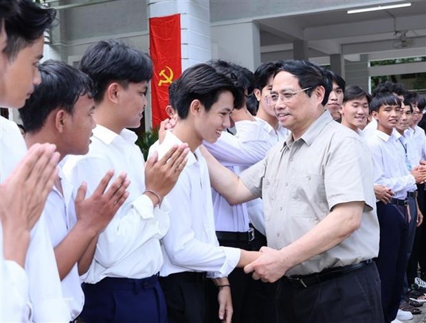 PM Pham Minh Chinh visits An Giang Ethnic Minority Boarding High School. (Photo: VNA)