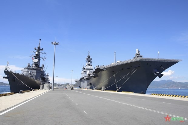 The Japan Maritime Self-Defense Force's largest destroyer, Izumo, and accompanying destroyer JS Samidare dock at Cam Ranh International Port on June 20. (Photo: VNA)
