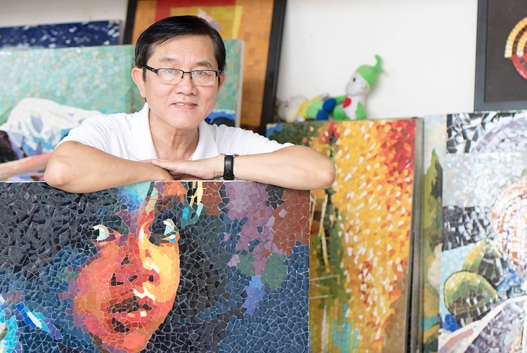 Artist Mai Nhon with his works