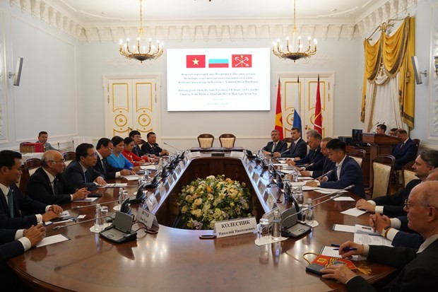 The meeting between leaders of HCMC and St. Petersburg on June 29 (Photo: VNA)