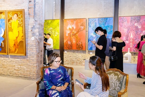 The number of visitors to art exhibitions is steadily increasing.