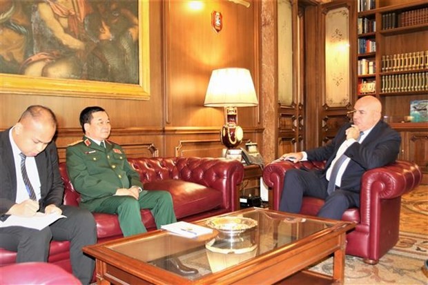 Deputy Defense Minister Hoang Xuan Chien pays a courtesy call to Defense Minister Guido Crosetto. (Photo: VNA) Deputy Defense Minister Hoang Xuan Chien pays a courtesy call to Defense Minister Guido Crosetto. (Photo: VNA)
