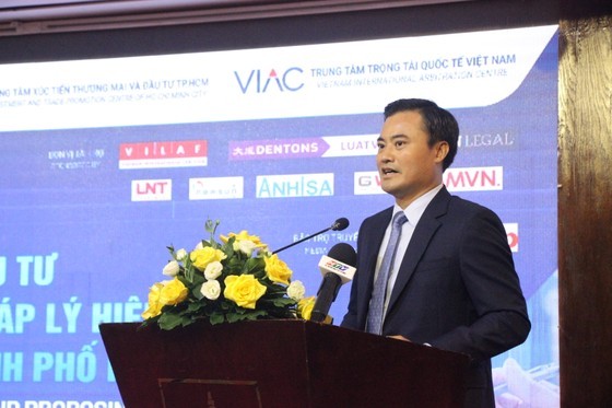 Mr. Bui Xuan Cuong, Vice Chairman of the People's Committee of HCMC, said that the city is willing to listen attentively to issues and challenges faced by businesses to provide timely resolutions. Mr. Bui Xuan Cuong, Vice Chairman of the People's Committee of HCMC, said that the city is willing to listen attentively to issues and challenges faced by businesses to provide timely resolutions.