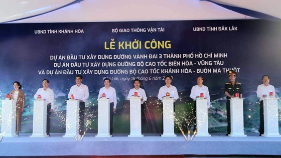 The groundbreaking ceremony of the Khanh Hoa - Buon Ma Thuot Expressway project