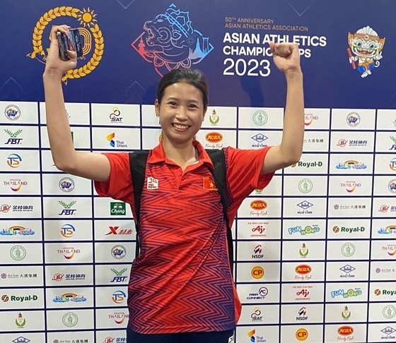 Nguyen Thi Huong wins a bronze medal in the women's triple jump event at the 2023 Asian Athletics Championships.
