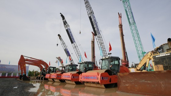 Contractors are ready to commence the construction package after the groundbreaking ceremony.