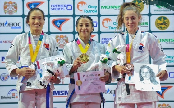 Phung Thi Hue earns a silver medal at the 2023 World Ju-Jitsu Championship. (Photo: WORLDJUJITSU) Phung Thi Hue earns a silver medal at the 2023 World Ju-Jitsu Championship. (Photo: WORLDJUJITSU)