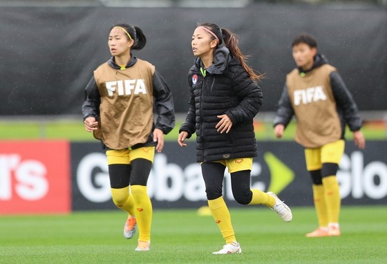 Vietnamese female football players are ready for the match against the US team.