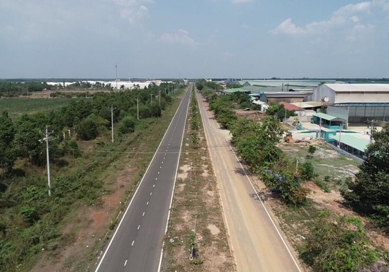 The Chon Thanh - Duc Hoa section of Ho Chi Minh Road is still under construction and remains incomplete.