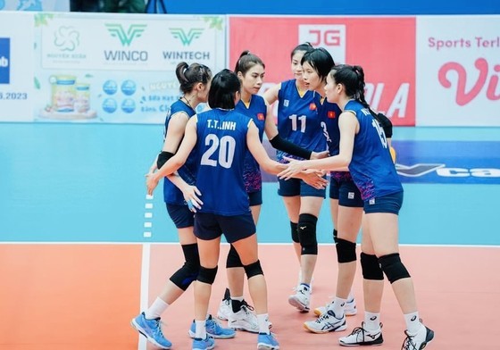 The Vietnamese women's volleyball team is highly confident after their second victory in the tournament and is ready to face their longstanding rival, the Thai women's team, on August 6. (Photo: AVC)