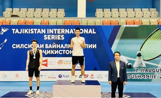 Badminton player Le Duc Phat clinches the championship title at the badminton tournament in Tajikistan.