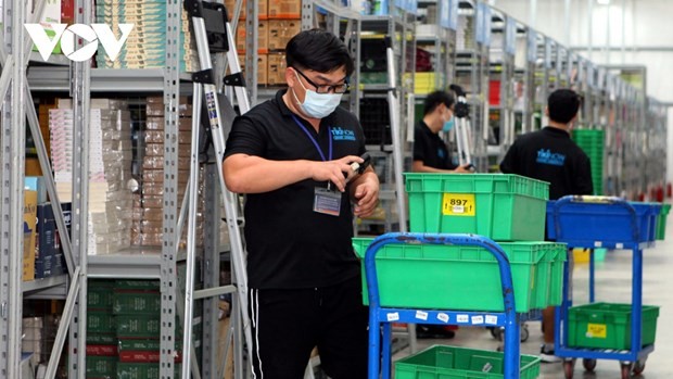 The development of e-commerce will create useful tools to contribute to environmental protection (Photo: vov.vn)