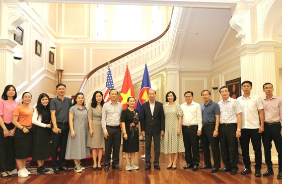The HCMC delegation visits the Vietnamese Embassy in the US in Washington DC.