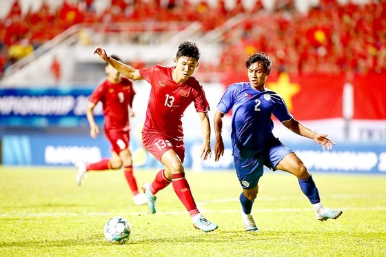 U23 Vietnam football team strives to defend the championship title.
