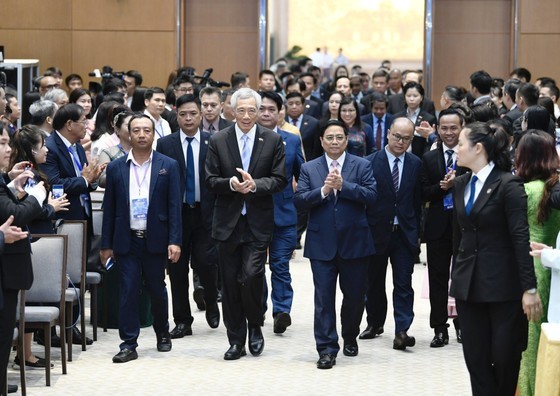 Prime Minister Pham Minh Chinh and Singaporean Prime Minister Lee Hsien Loong at the event (Photo: SGGP) Prime Minister Pham Minh Chinh and Singaporean Prime Minister Lee Hsien Loong at the event (Photo: SGGP)