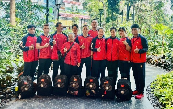 The Vietnamese weightlifting team secures first gold in the men’s 55kg category at the 2023 World Weightlifting Championships. The Vietnamese weightlifting team secures first gold in the men’s 55kg category at the 2023 World Weightlifting Championships.