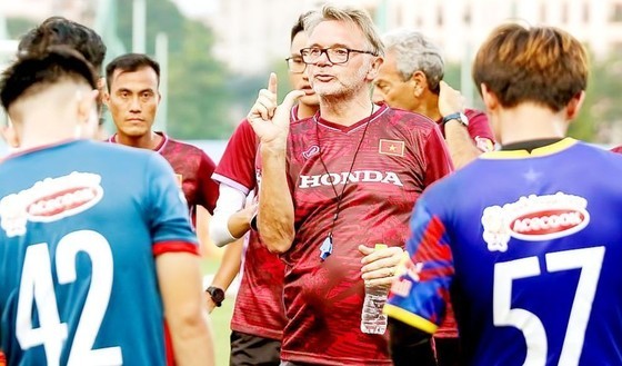 Leveraging their home advantage and a sense of psychological comfort, Vietnam is still seen as having the upper hand in their quest for 3 points.