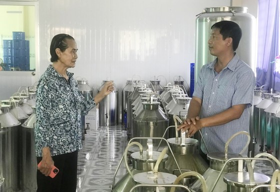 Dr. Vo Mai and teacher Tran Quoc Trong Dr. Vo Mai and teacher Tran Quoc Trong