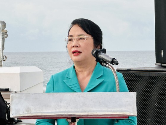 Ms. Tran Kim Yen shares about her visits to the Southwest waters of Vietnam. Ms. Tran Kim Yen shares about her visits to the Southwest waters of Vietnam.